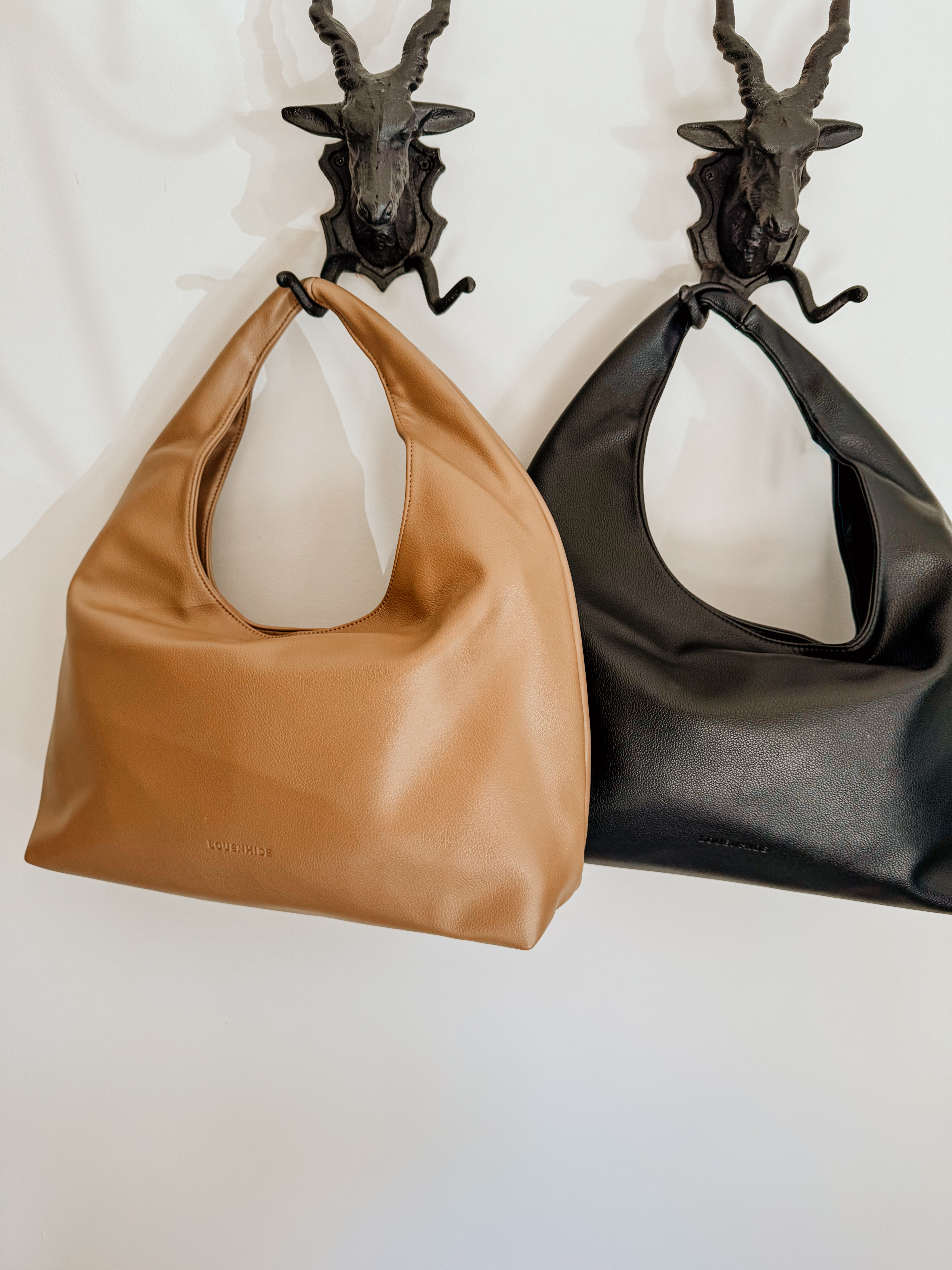 LouenHide Monaco shoulder bag in mocha leather, showcasing a sleek design and stylish craftsmanship.